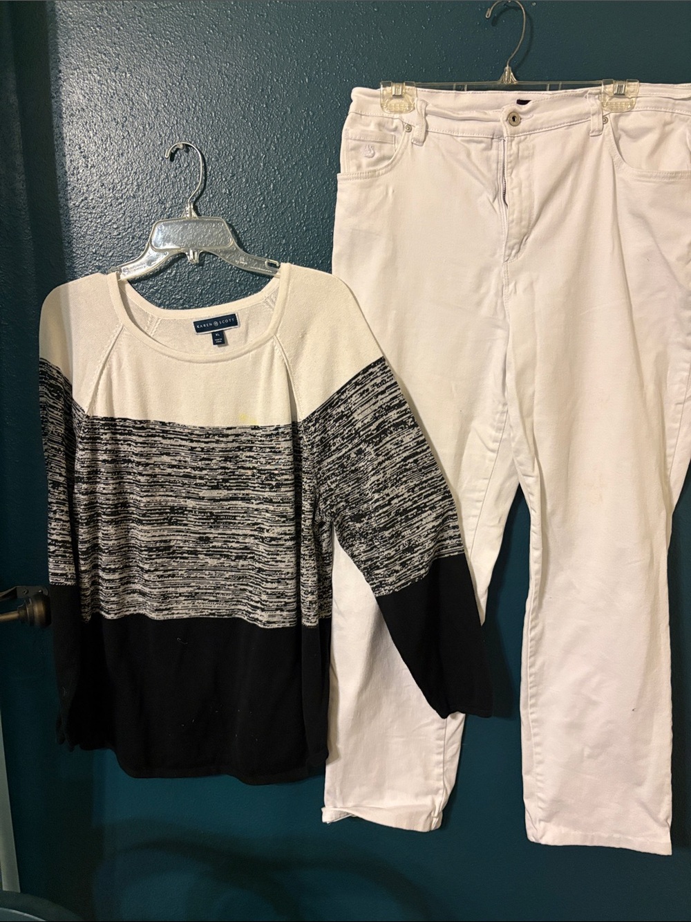 Karen Scott Black, white & Heathered Gray Colorblock Knit Top and white jeans